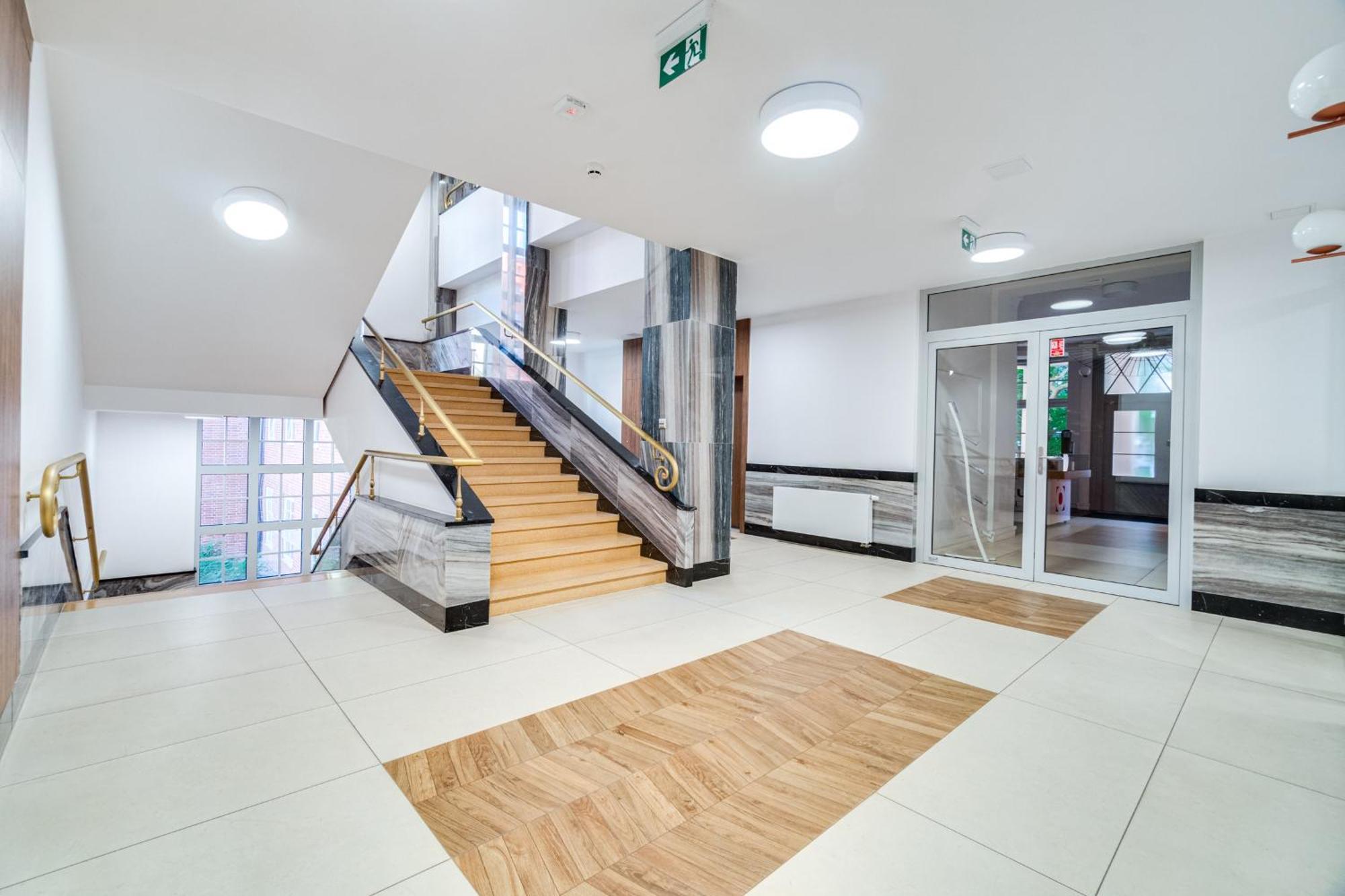 Poniatowskiego Parkside Studio~Parking And Lift - Wroclaw — Photos 2
